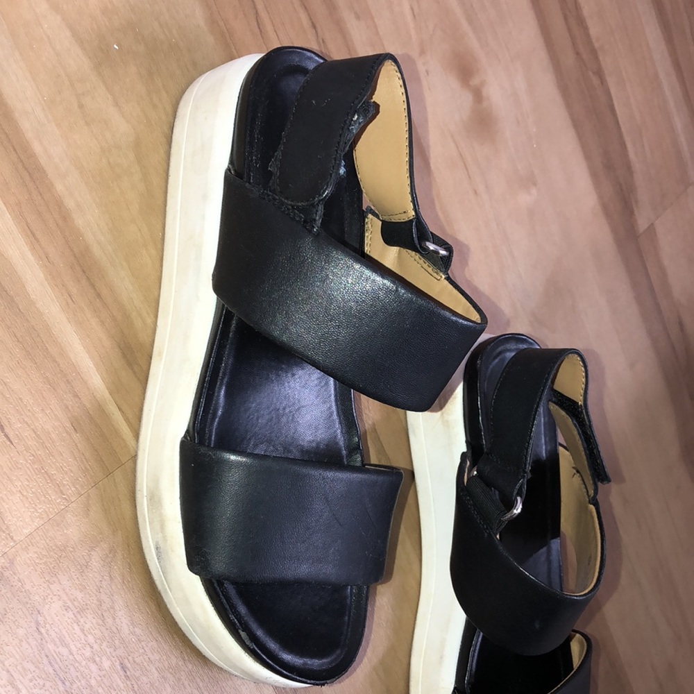 Sandals - Picture 3 of 6